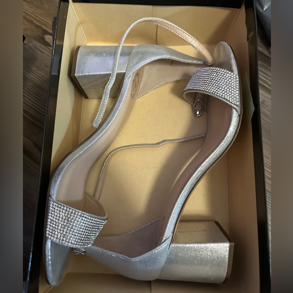 Perfect event shoe- silver diamond low heel